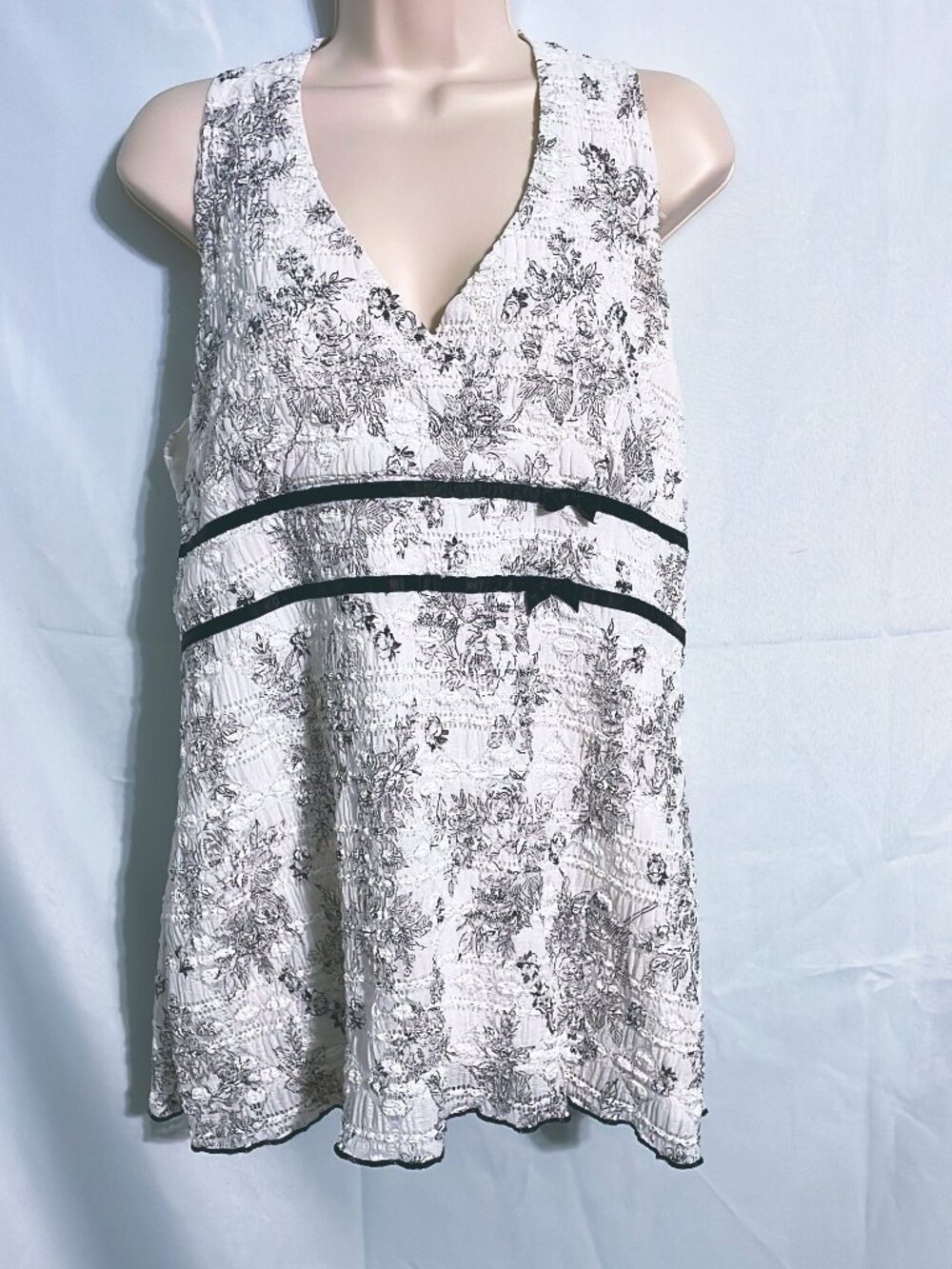 Dressbarn White & Black Sleeveless top Size XL